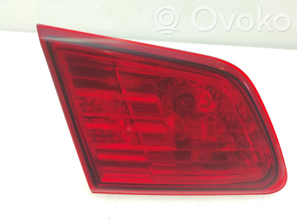 Subaru Legacy Galinis žibintas dangtyje 
