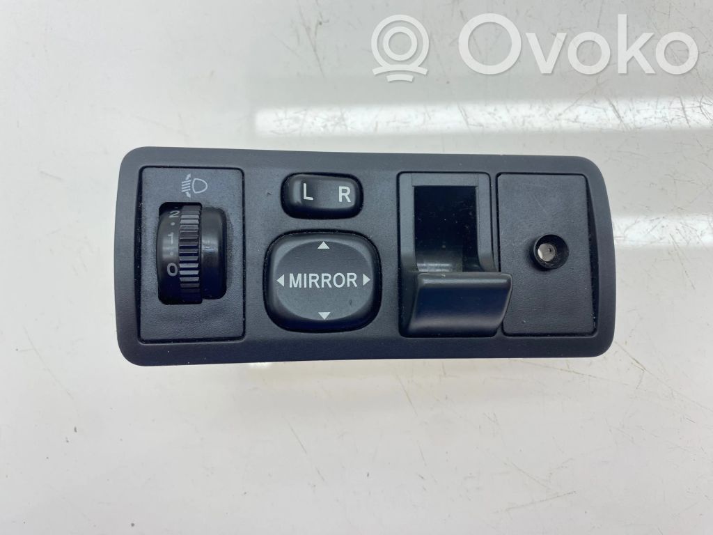 Wing mirror switch