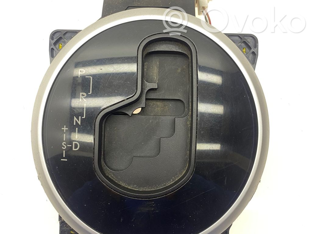 Gear shift selector indicator