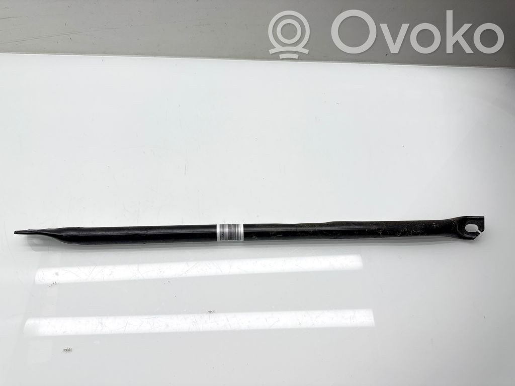 BMW 1 F40 Kita variklio skyriaus detalė 