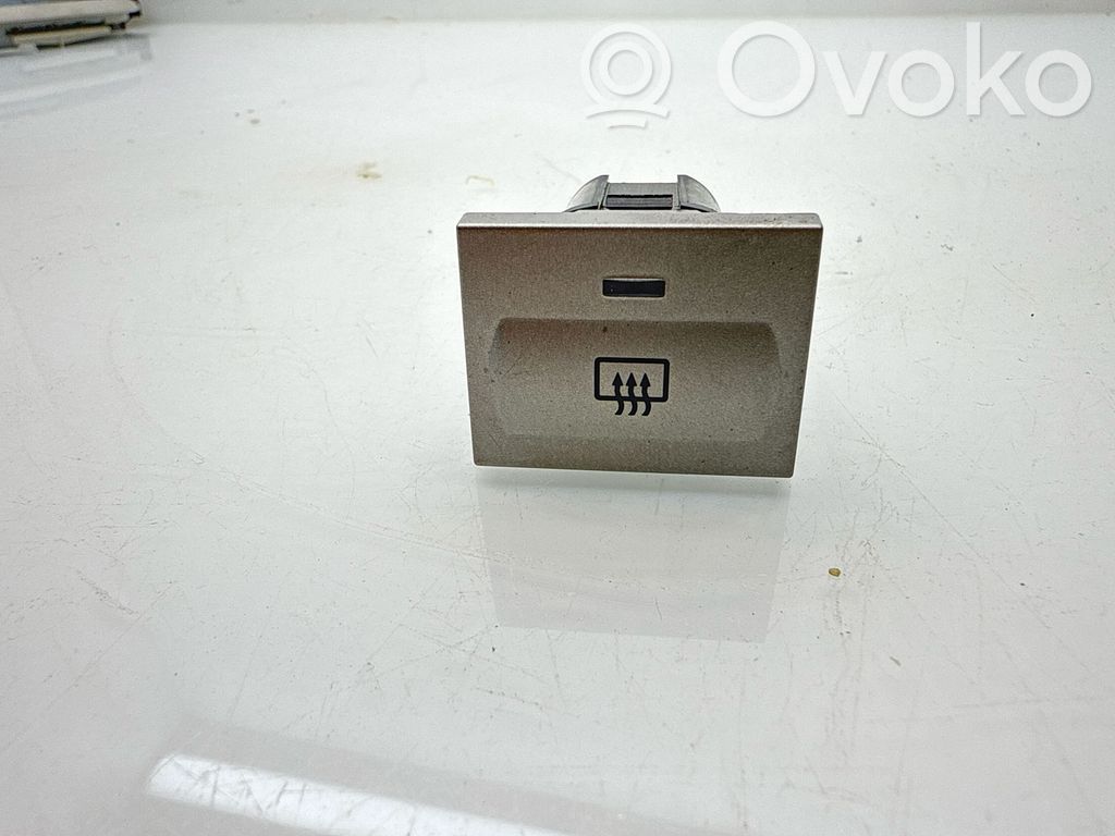 Ford Kuga I Windscreen/window heater switch 