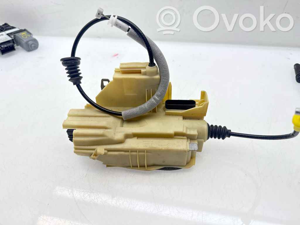 Volvo XC40 Zamek drzwi tylnych 
