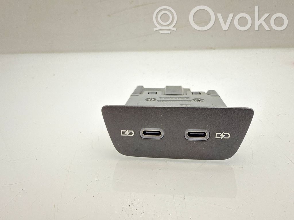 Volkswagen Golf VIII Enchufe conector USB 