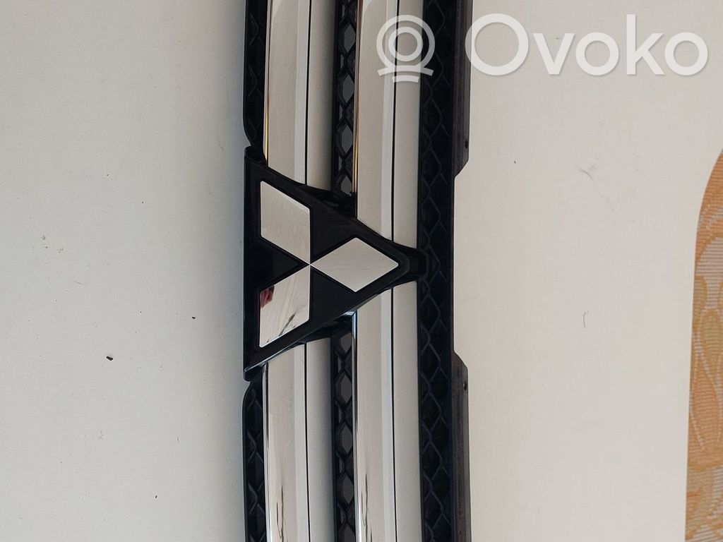 Mitsubishi Eclipse Cross Grotelės viršutinės 