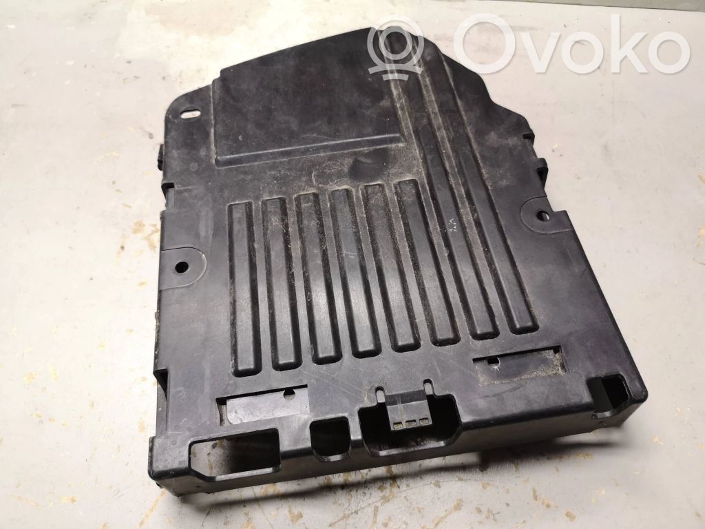 Citroen C3 Picasso Other engine bay part 