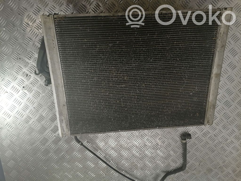 BMW 5 E60 E61 Starpdzesētāja radiators 