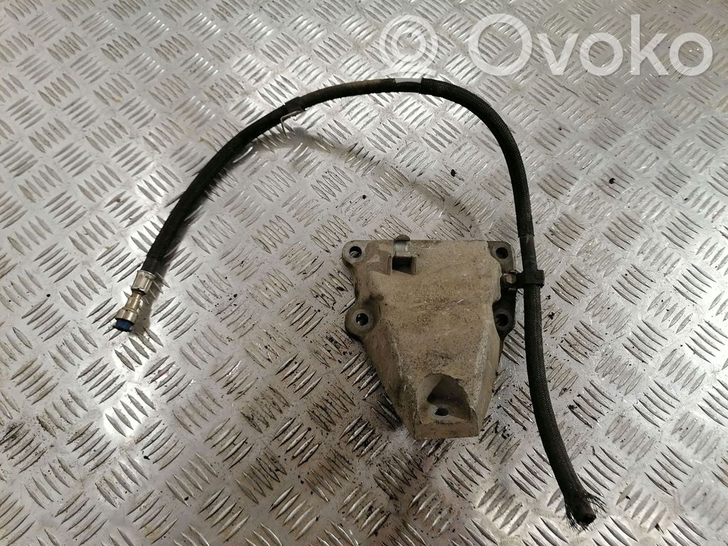 BMW X3 E83 Engine mounting bracket 