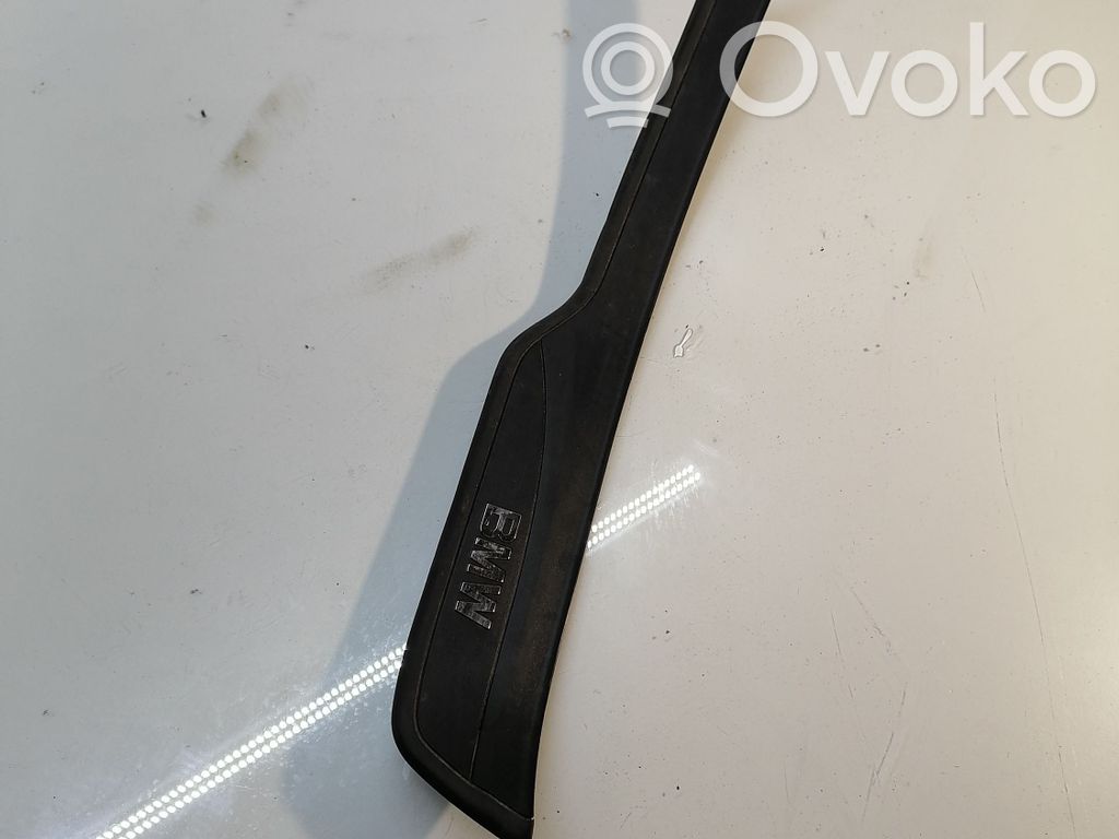 BMW 3 E90 E91 Moldura del faldón trasero lateral 