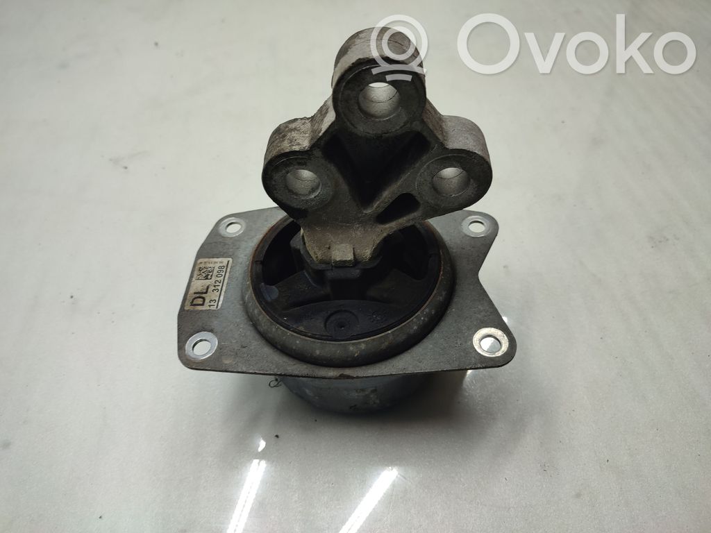 Opel Insignia A Engine mount bracket 