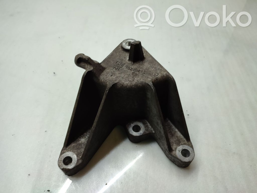Opel Insignia A Engine mounting bracket 