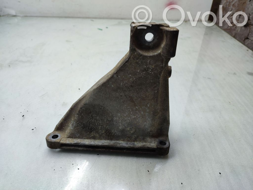 BMW 3 E90 E91 Engine mounting bracket 