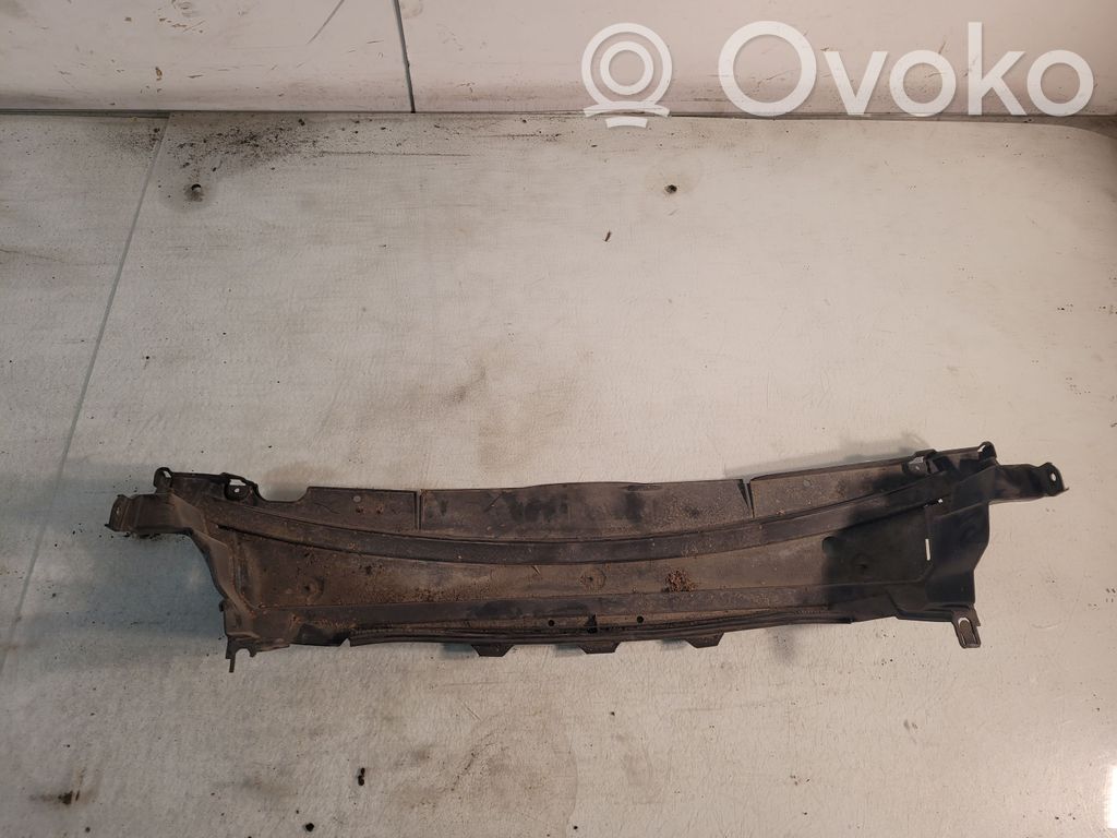Volvo V70 Front bumper skid plate/under tray 