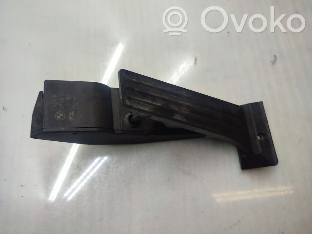 Pedale dell’acceleratore   6786285