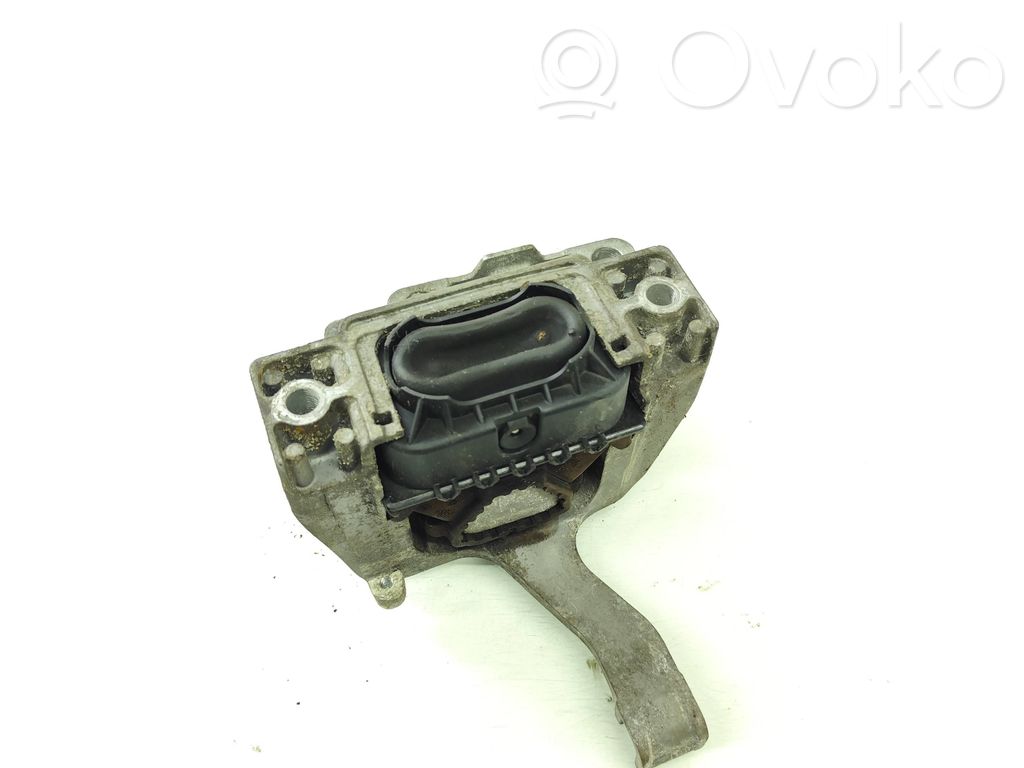 Volkswagen Golf VII Engine mount bracket 