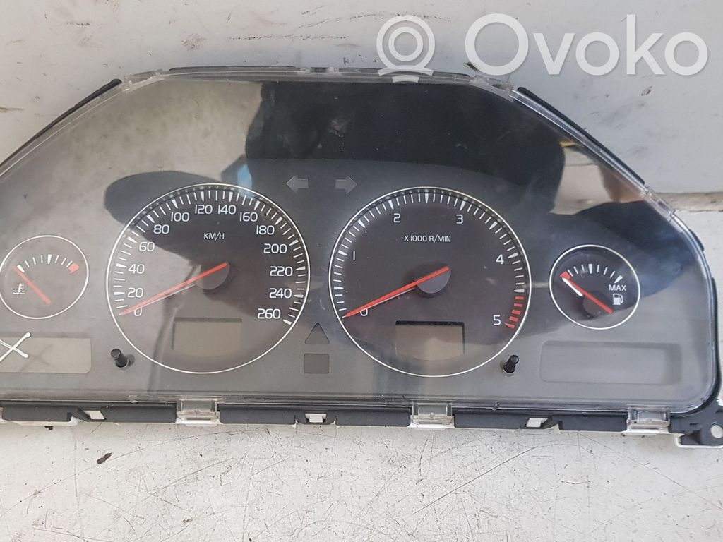 Volvo V70 Speedometer (instrument cluster) 