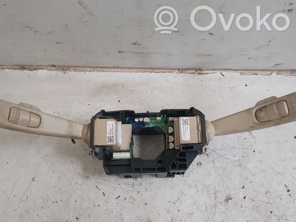 Volvo XC70 Wiper turn signal indicator stalk/switch 