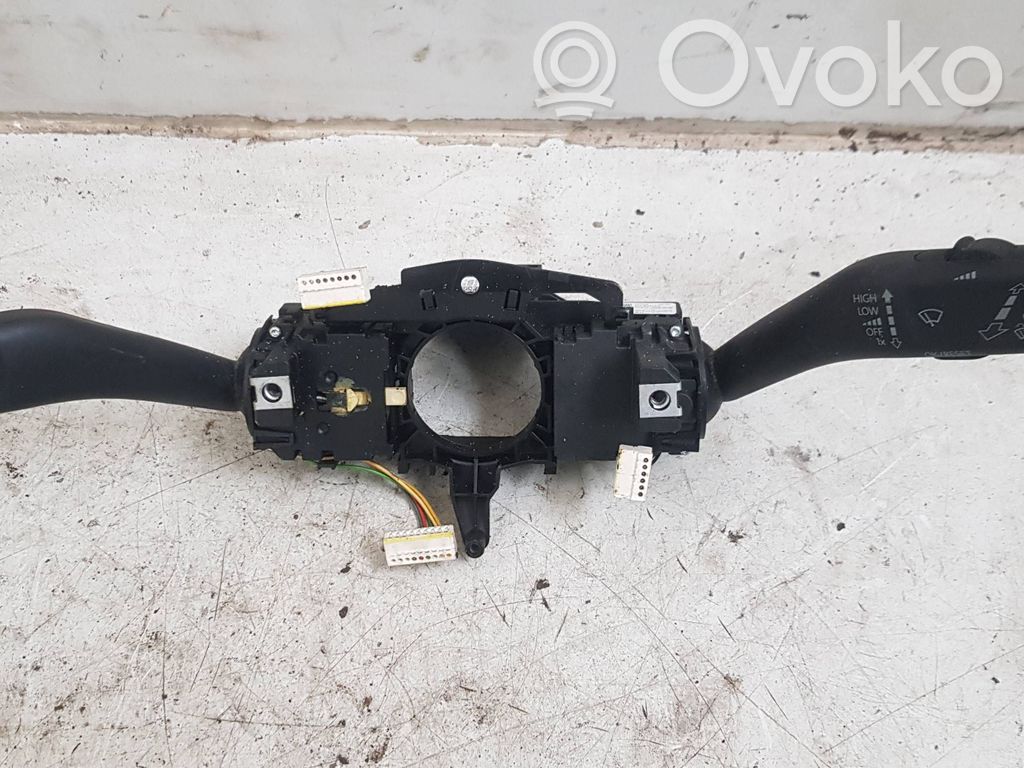Volkswagen Golf VI Wiper turn signal indicator stalk/switch 