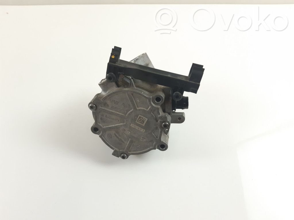 Audi A4 S4 B9 Vacuum pump 