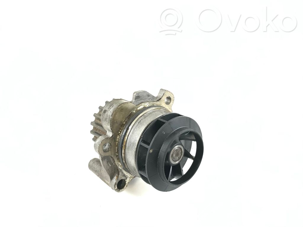 Audi A5 8T 8F Pompe de circulation d'eau 