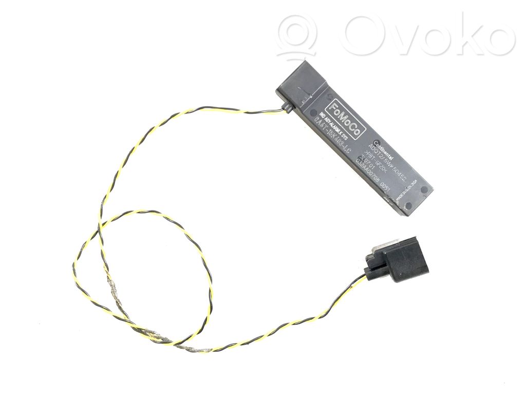 Pystyantennivahvistin   8A6T15K603LC