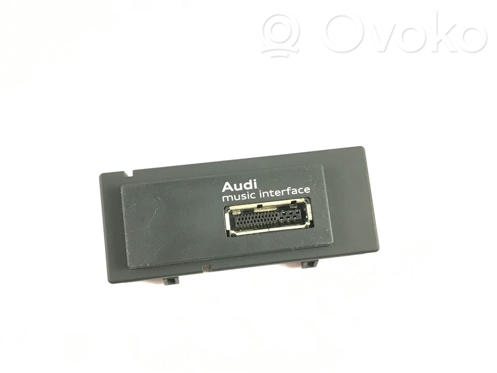 Audi A3 S3 8V AUX in-socket connector 
