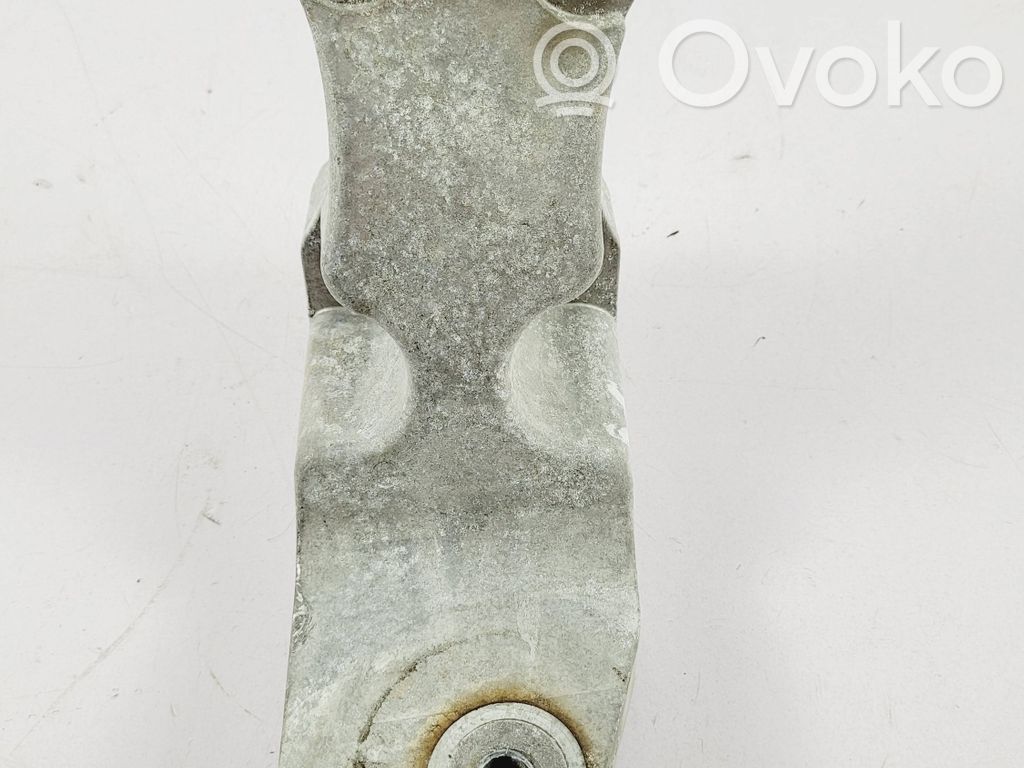 Ford Mustang VI Engine mounting bracket 