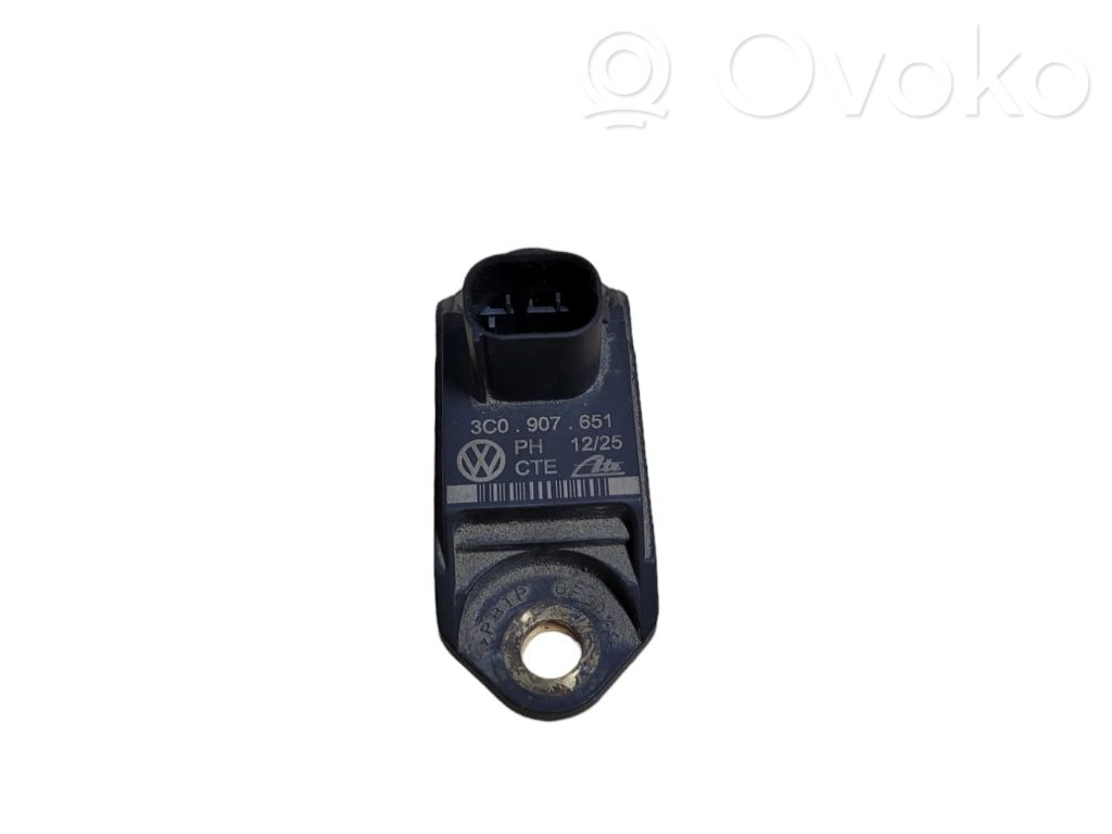 Volkswagen Touran II Airbag deployment crash/impact sensor 
