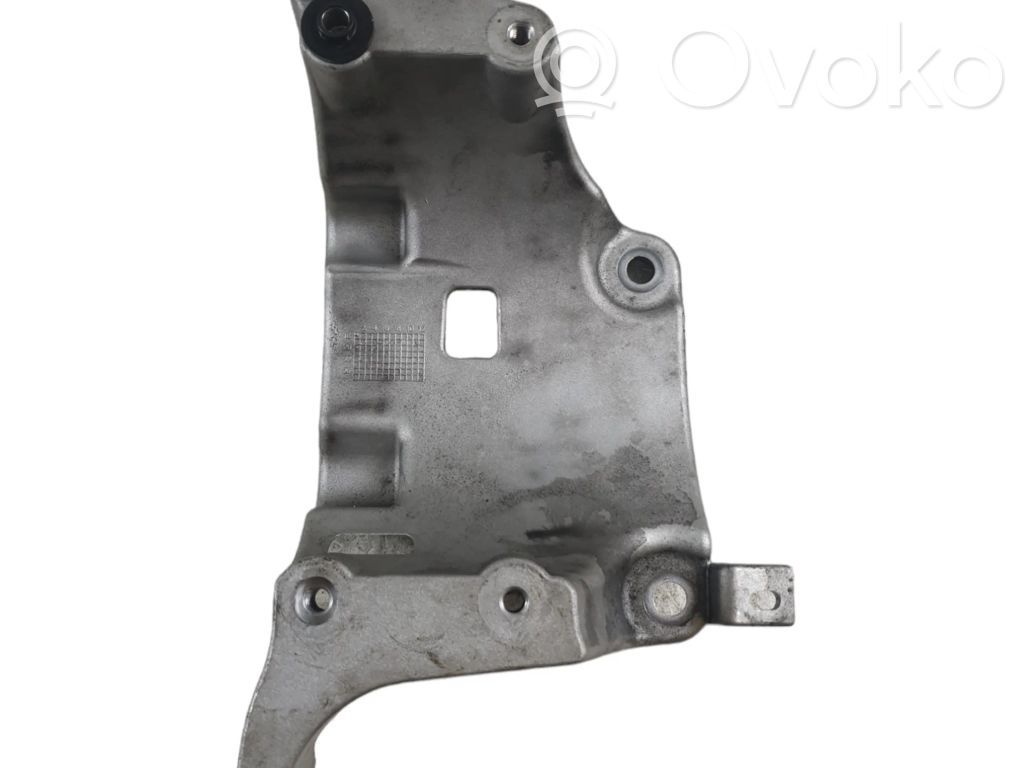 Volvo XC90 Generator/alternator bracket 