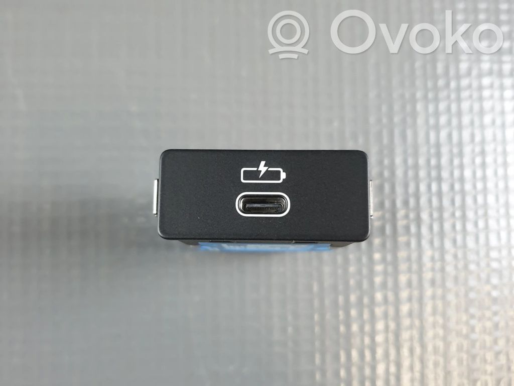 BMW i4 USB socket connector 
