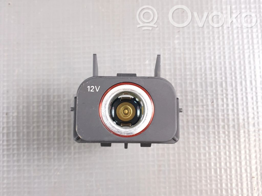 Audi A4 S4 B8 8K 12V Steckdose hinten 