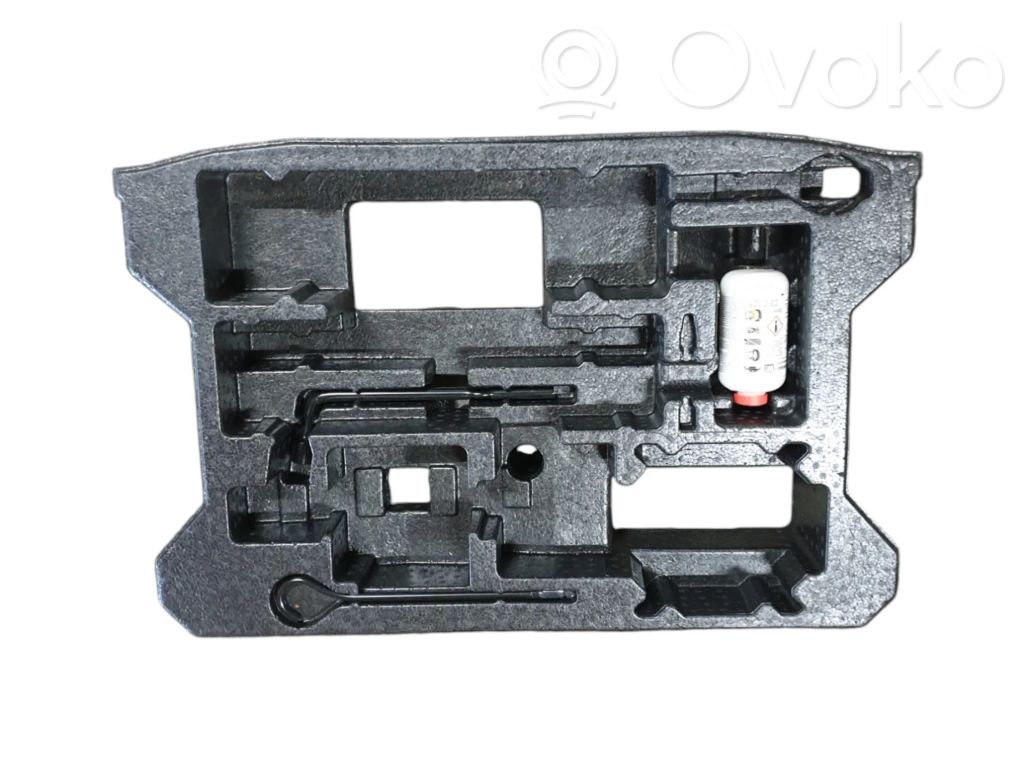 Suzuki Vitara (LY) Tool set 