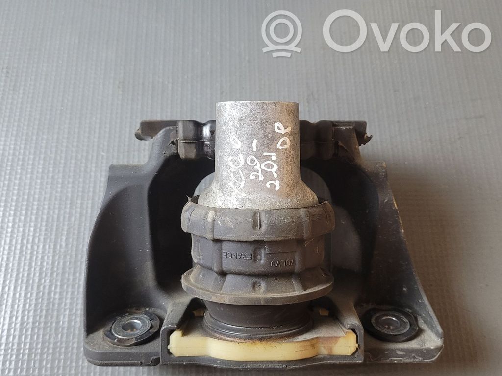 Volvo V90 Cross Country Engine mount bracket 