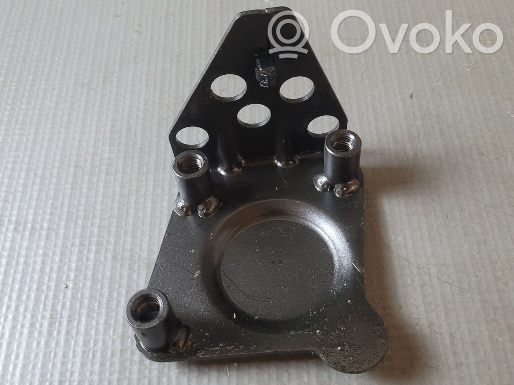 Volvo V90 Cross Country Radiator mount bracket 