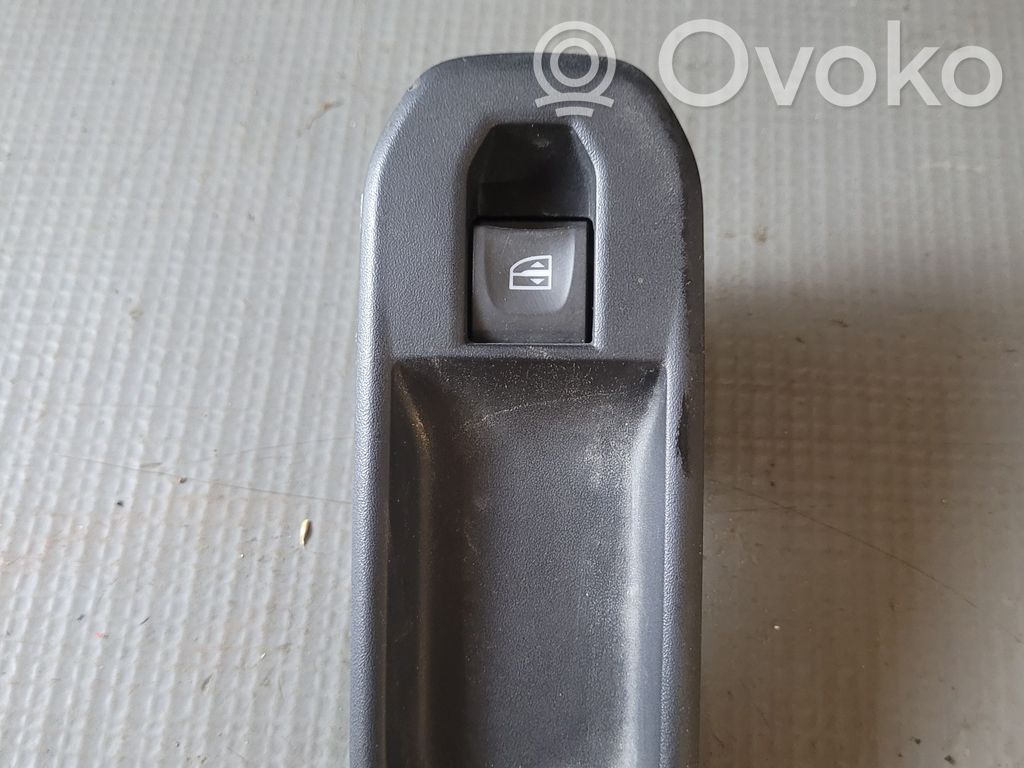 Dacia Duster II Electric window control switch 