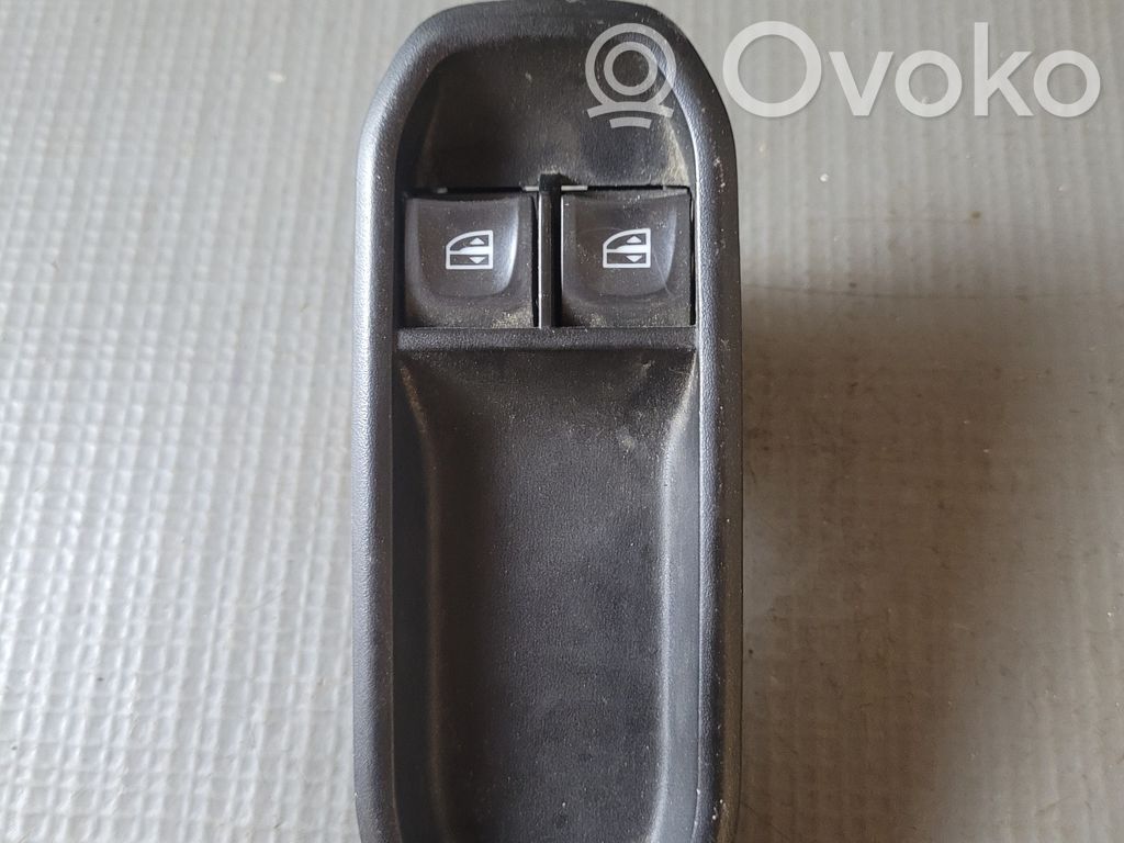 Dacia Duster II Electric window control switch 