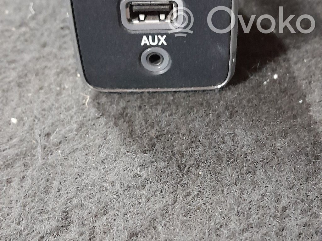 Jeep Cherokee USB jungtis 