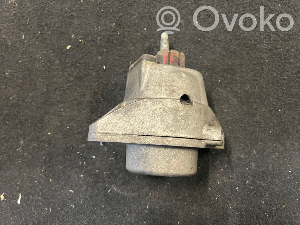 Chevrolet Camaro Engine mount bracket 