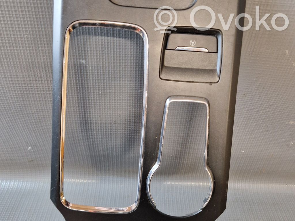 Ford Fusion II Pavarų perjungimo svirties apdaila (plastikinė) 