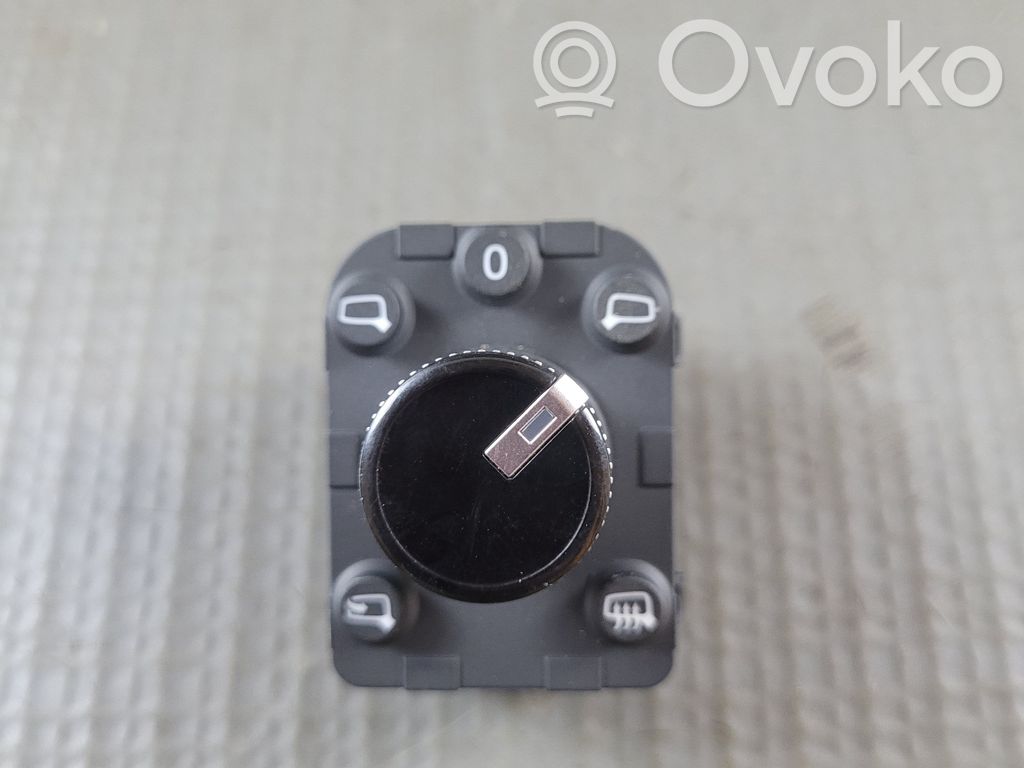 Audi Q4 e-tron Wing mirror switch 