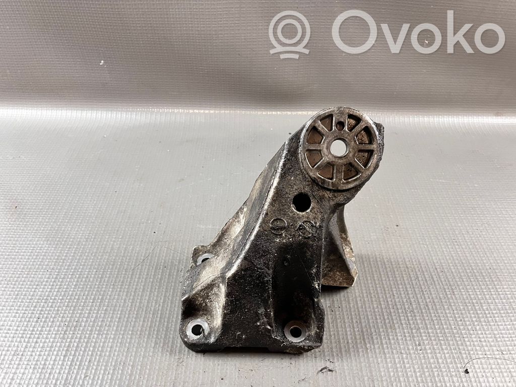 Audi SQ7 Engine mounting bracket 