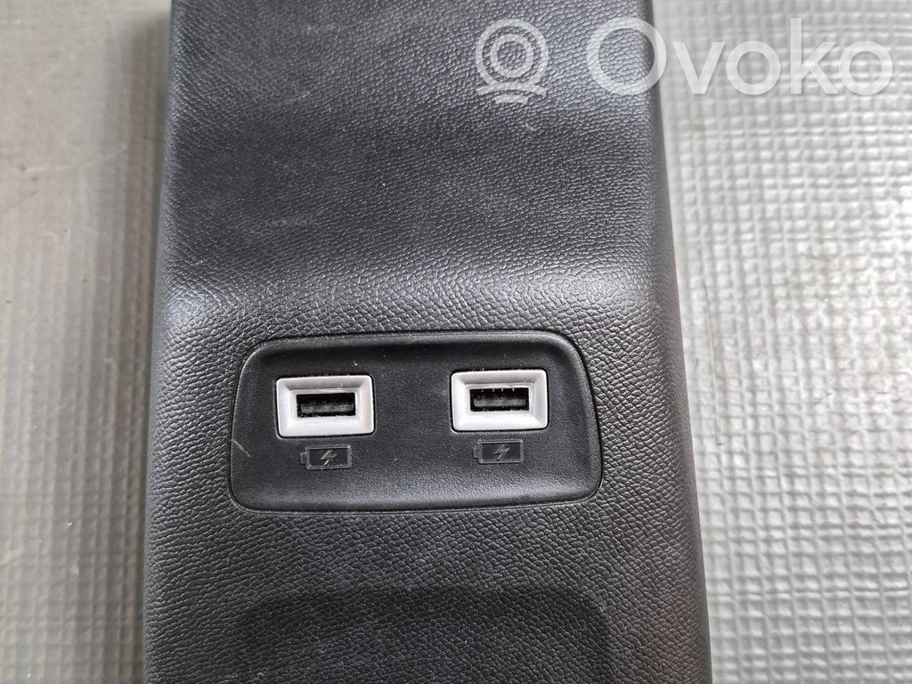 Peugeot 208 II Priză USB 