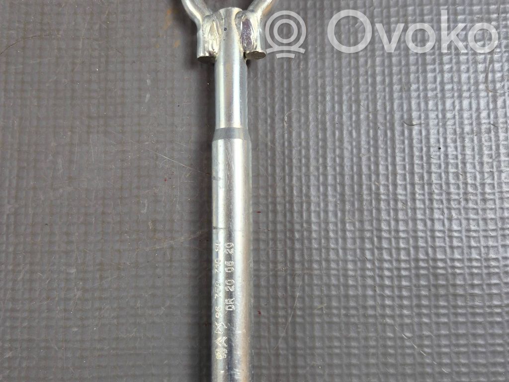 Peugeot 208 II Anillo de remolque 