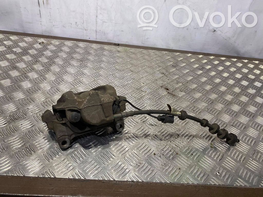 Audi A4 S4 B8 8K Zacisk hamulcowy przedni 