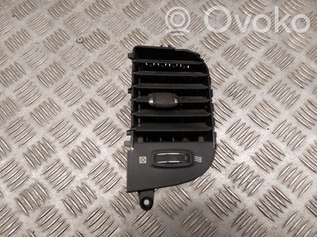 Dodge RAM Dysze / Kratki środkowego nawiewu deski rozdzielczej 