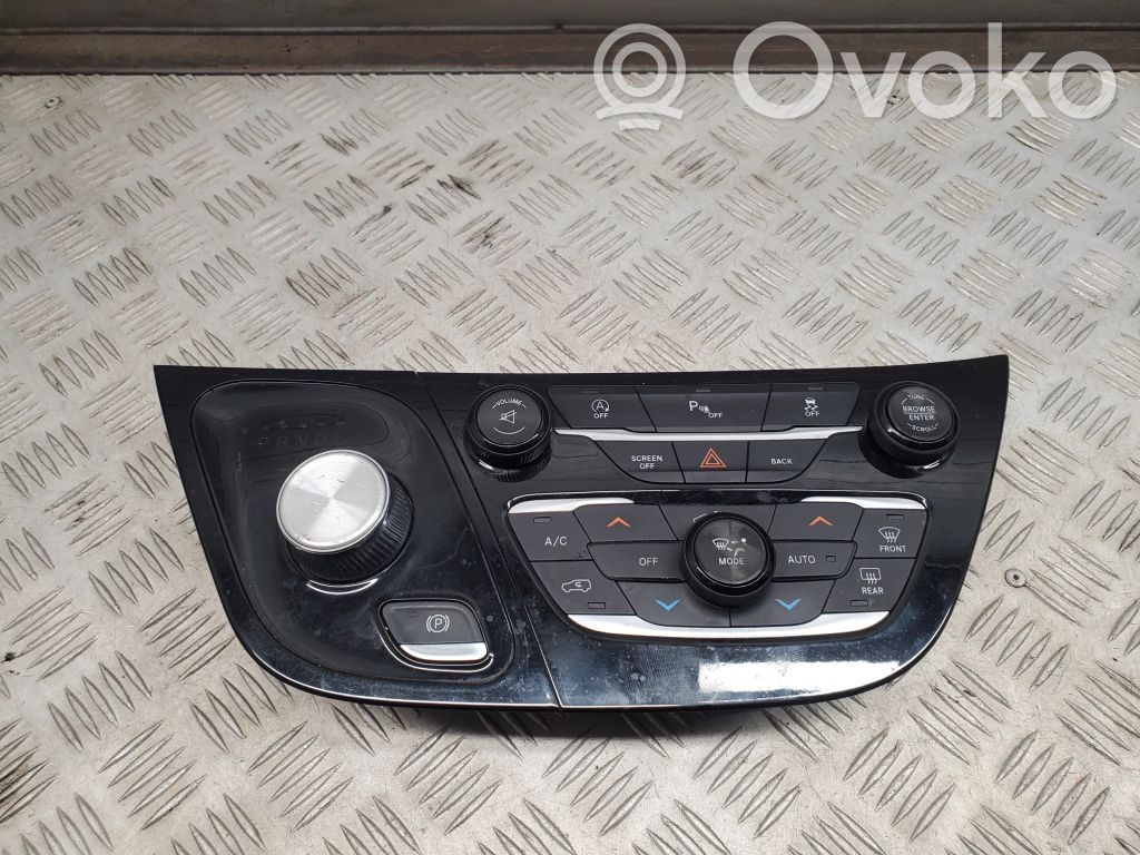 Chrysler Pacifica Climate control unit 