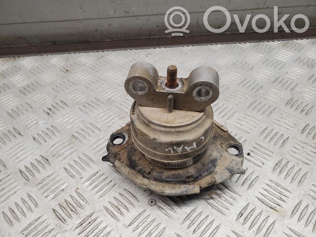 Engine mount bracket   68277081AA