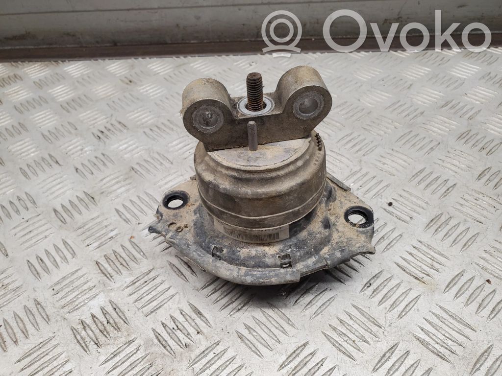 Engine mount bracket   68277081AA