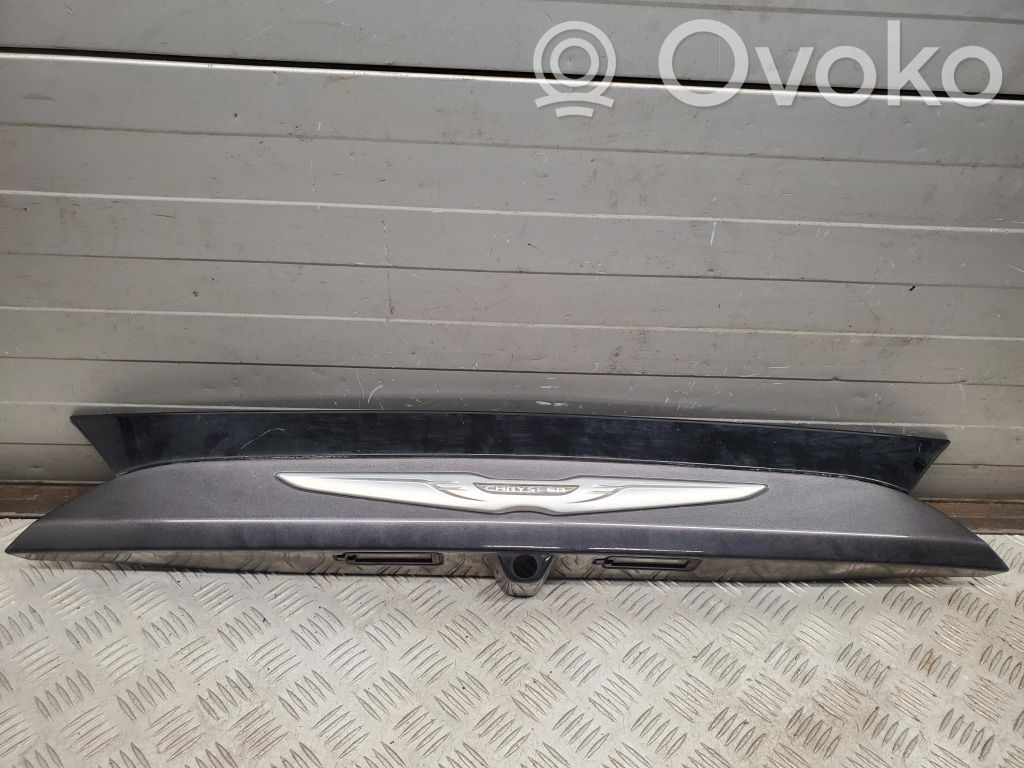 Chrysler Pacifica Trunk door license plate light bar 