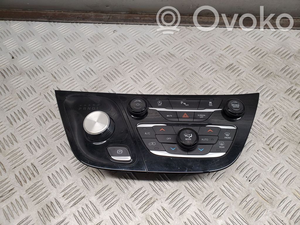 Chrysler Pacifica Unidad de control climatización 