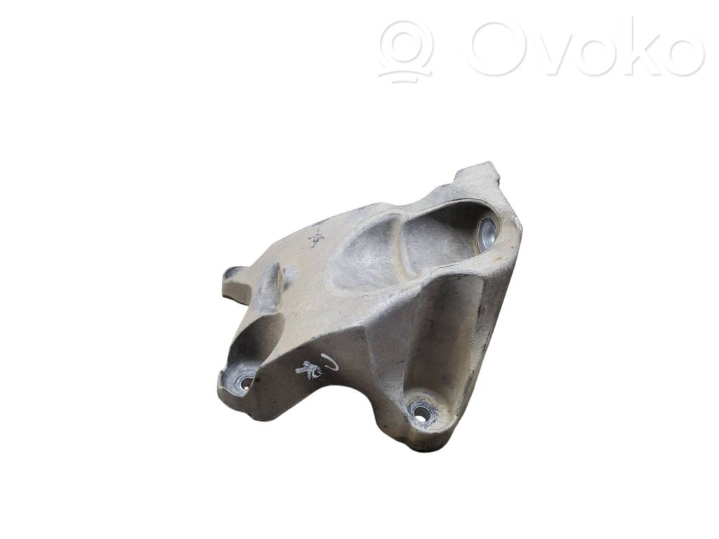Chevrolet Camaro Engine mounting bracket 
